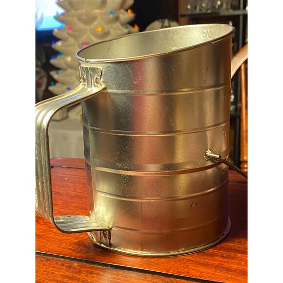 VTG Bromwell 3 cup Crank Sifter Flour Baking with Original Sticker EUC - Picture 11 of 15